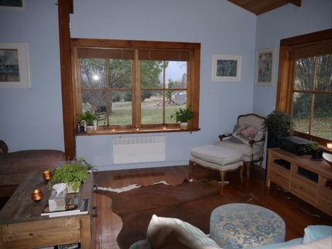 La Perrie Chalet Bed And Breakfast - Foster Accommodation 5