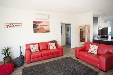 RED FIN Part Of BLUE FIN HOLIDAY HOMES - Foster Accommodation 0