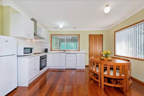 Salt Breeze - Foster Accommodation 3