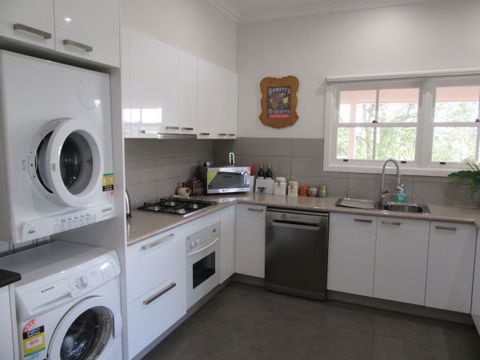 Valley View Cottage - Foster Accommodation 2