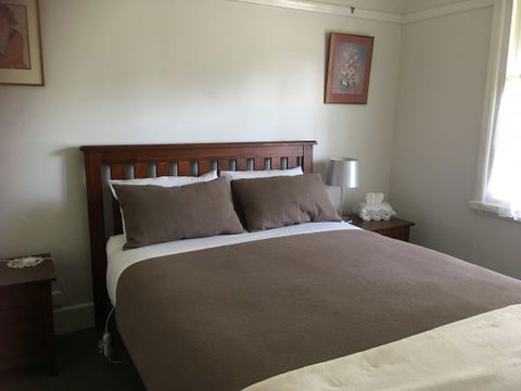 Valley View Cottage - Foster Accommodation 3