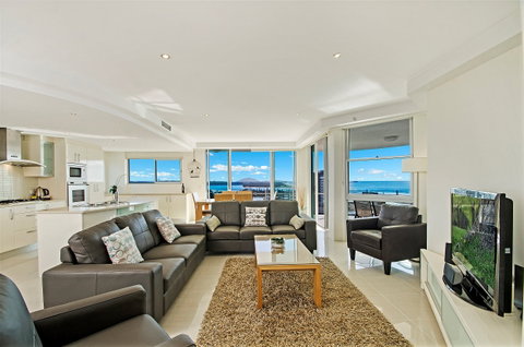 Aqua Vista Luxury Resort - Foster Accommodation 2