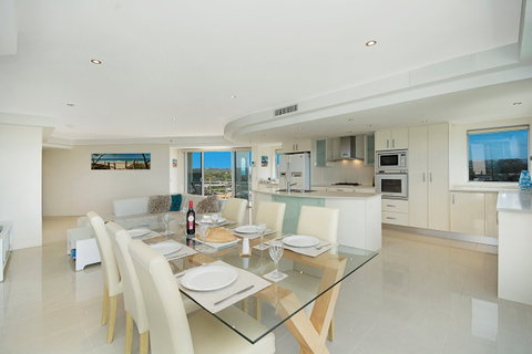 Aqua Vista Luxury Resort - Foster Accommodation 3