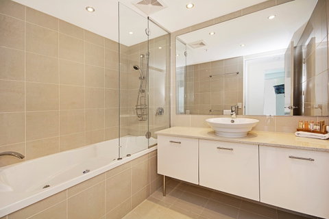 Aqua Vista Luxury Resort - Foster Accommodation 6