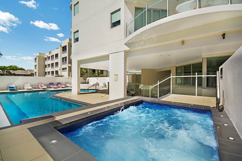 Aqua Vista Luxury Resort - Foster Accommodation 8