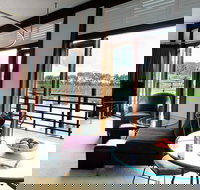 Bettenay's Lakeside Chalets and Luxury Spa Apartment - Foster Accommodation