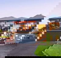 Downton Villa - Foster Accommodation