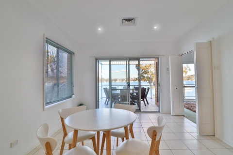 El Lago Jetty - Foster Accommodation 2