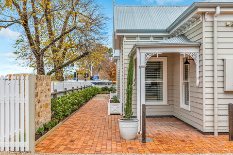 Grandview Accommodation - The Elm Tree Apartments - Foster Accommodation 0