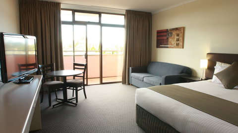 Adelaide Meridien Hotel & Apartments - Foster Accommodation 0