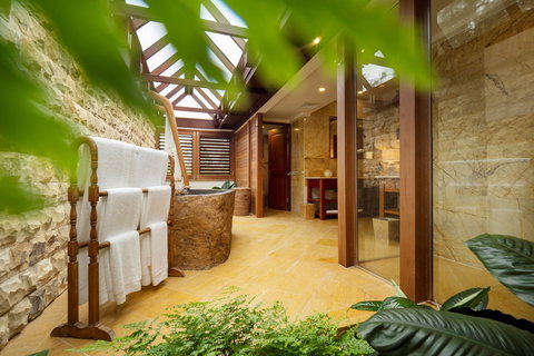 Makepeace Island - Sir Richard Branson's Australian Home - Foster Accommodation 3