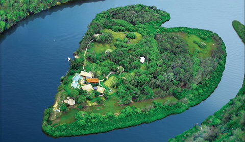Makepeace Island - Sir Richard Branson's Australian Home - Foster Accommodation 6