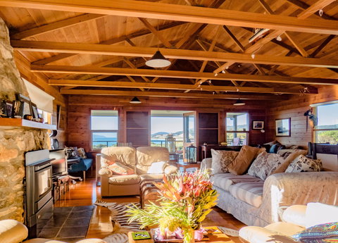 Palana Beach House - Foster Accommodation 1