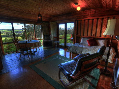 Plovers Ridge Country Retreat - Foster Accommodation 2