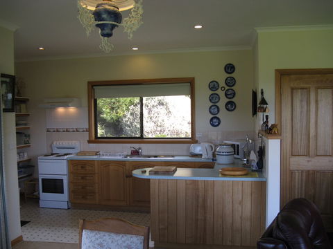 Plovers Ridge Country Retreat - Foster Accommodation 3