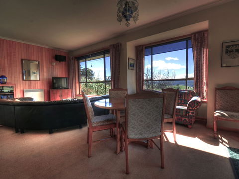 Plovers Ridge Country Retreat - Foster Accommodation 4