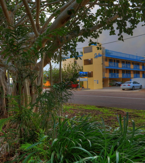 Sky View Units - Foster Accommodation 6