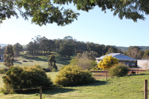 Blue House Bed And Breakfast - Foster Accommodation 1