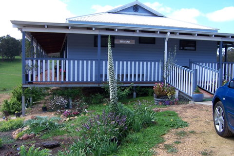 Blue House Bed And Breakfast - Foster Accommodation 4