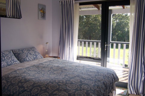 Blue House Bed And Breakfast - Foster Accommodation 6