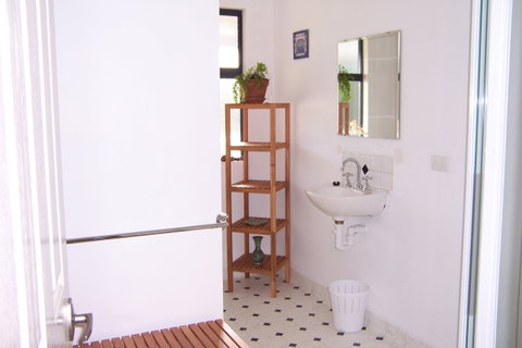Blue House Bed And Breakfast - Foster Accommodation 7