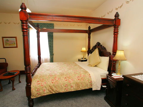 The Lodge On Elizabeth - Foster Accommodation 3