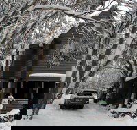 Wallace's - Crystal Creek Chalet 1 - Foster Accommodation