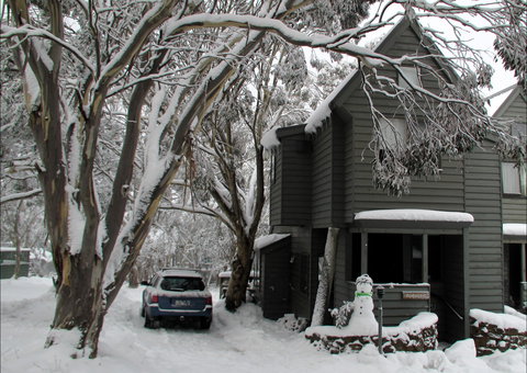 Wallace's - Crystal Creek Chalet 1 - Foster Accommodation 0