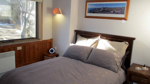 Wallace's - Crystal Creek Chalet 1 - Foster Accommodation 1