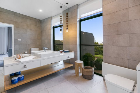 Blue Range Estate Villas - Foster Accommodation 1