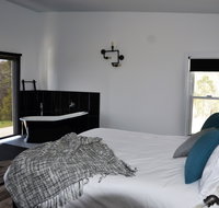 Hickory Moon - Foster Accommodation