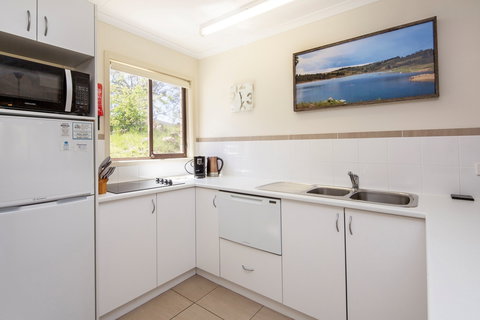 Lakeside Townhouse - Foster Accommodation 1