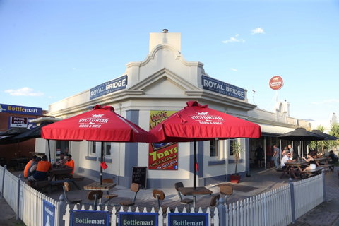 Royal Bridge Hotel, Barham - Foster Accommodation 0