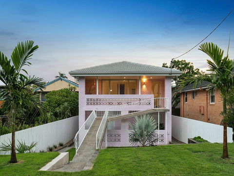 Sunset Beach - Surfside - Foster Accommodation 1