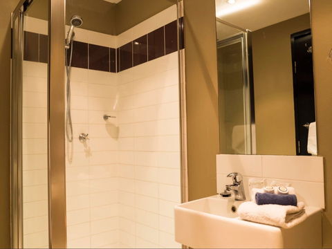 The Windsor Castle Hotel - Foster Accommodation 2