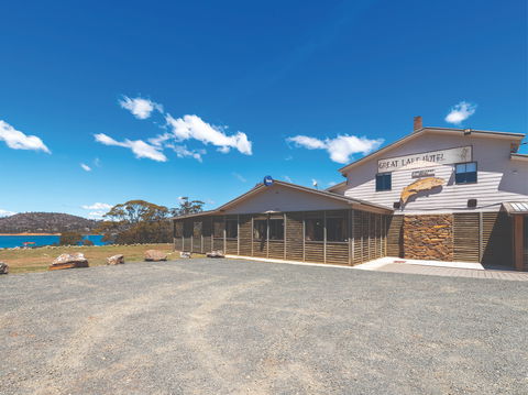 Great Lake Hotel - Foster Accommodation 0