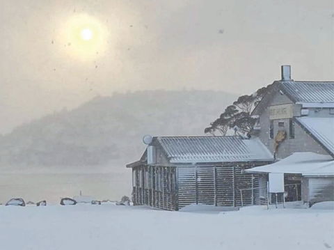 Great Lake Hotel - Foster Accommodation 1