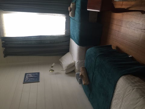 Lake Leake Inn - Foster Accommodation 2