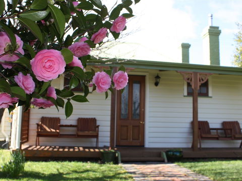 Westbury Gingerbread Cottages - The - Foster Accommodation 1