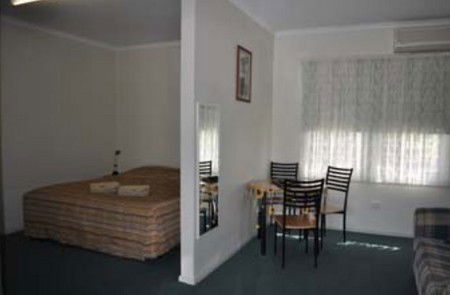 Back Obourke Accommodation - Foster Accommodation 0