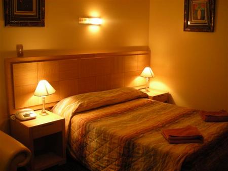 Desert Sand Motor Inn - Foster Accommodation 2