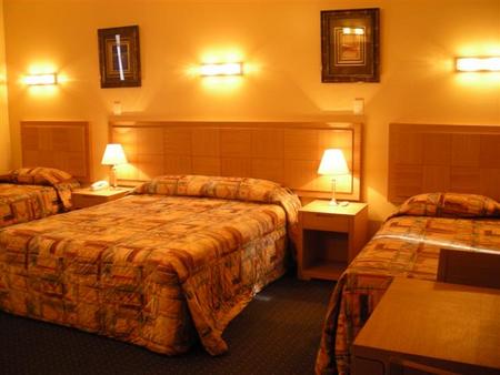 Desert Sand Motor Inn - Foster Accommodation 3