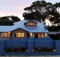 Waikiki Beach Bed and Breakfast - Foster Accommodation