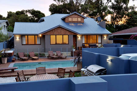 Waikiki Beach Bed And Breakfast - Foster Accommodation 1