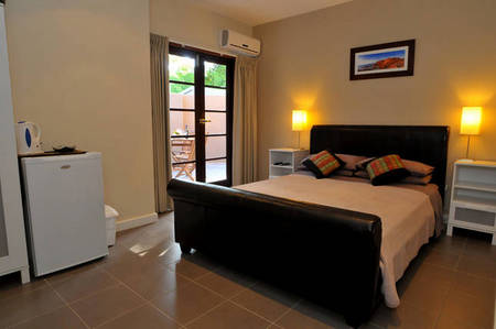 Waikiki Beach Bed And Breakfast - Foster Accommodation 2