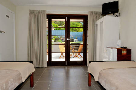 Waikiki Beach Bed And Breakfast - Foster Accommodation 3
