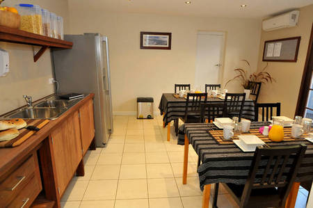 Waikiki Beach Bed And Breakfast - Foster Accommodation 4