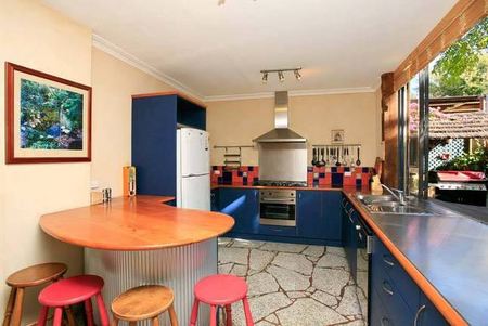 Mulberry Mansion - Foster Accommodation 0