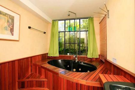 Mulberry Mansion - Foster Accommodation 1