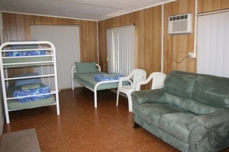 Wintersun Caravan & Tourist Park - Foster Accommodation 4